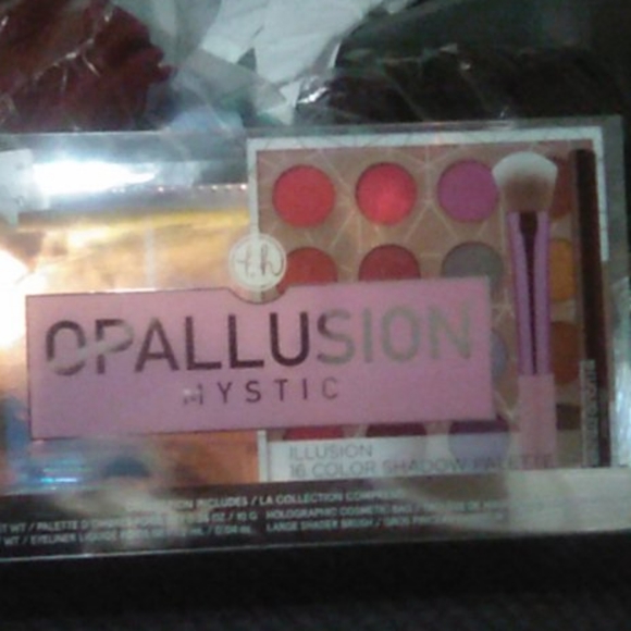 Opallusion Mystic 16 color palette kit - Picture 1 of 3